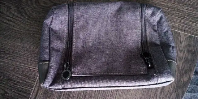 Emirat Business Class Toiletry Bags Signed by Bulgary in Other in Drummondville - Image 3