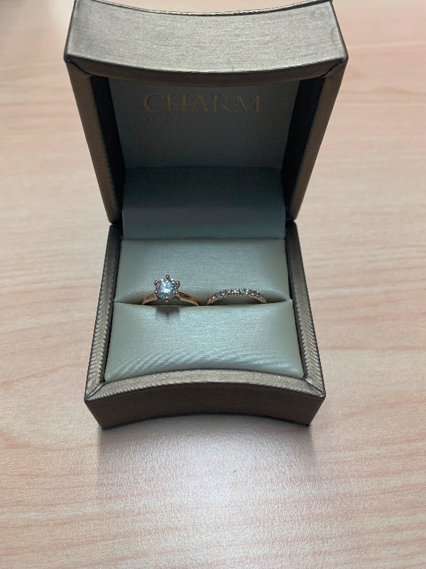 Wedding Ring Set in Jewellery & Watches in Lethbridge