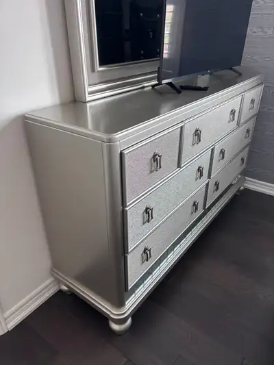 Silver/Mirror Queen Bedroom Set, View more