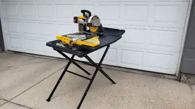 This is a 2400 series Dewalt wet saw. Lightly used and well maintained. Sold as seen.