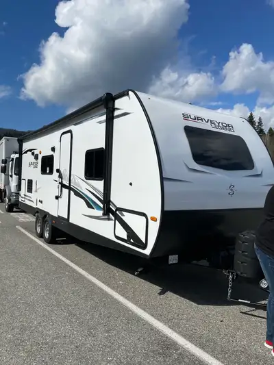 ALMOST NEW FULLY EQUIPPED TRAVEL TRAILER TAKEN ON ONLY 4 SHORT DISTANCE TRIPS: Fully loaded and equi...