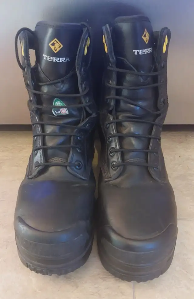 Bottes de travail avec métatarses de grandeur 8 de marque Terra! in Men's Shoes in Québec City - Image 2