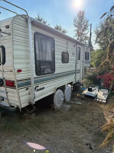 FOR SALE: 22' Salem by Cobra Fifth Wheel. Approx. 3135 lbs dry weight, dual axle. Ready to move. 2 o...