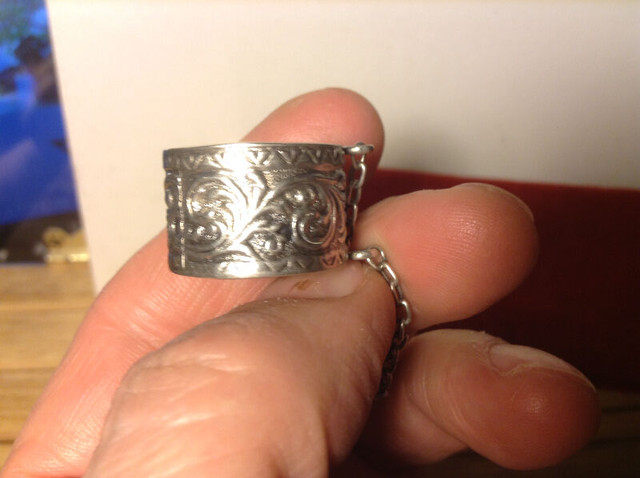 Antique Victorian Pendant Silver Cylinder in Arts & Collectibles in Vancouver - Image 2