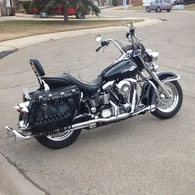 1991 Heritage Softail modified to look like old school FLH. 80 cubic inch motor, 5 speed transmissio...