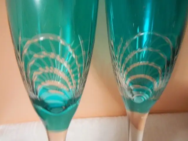 2 Aquamarine Champagne Glasses Champagne Flutes Hand cut Crystal in Arts & Collectibles in City of Montréal - Image 7