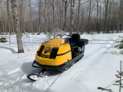 1977 Bombardier skidoo Alpine 640 ER with Reverse, electric start. Located in Saint Isidore N-B Runs...