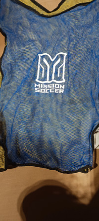 Soccer pinnies for youth