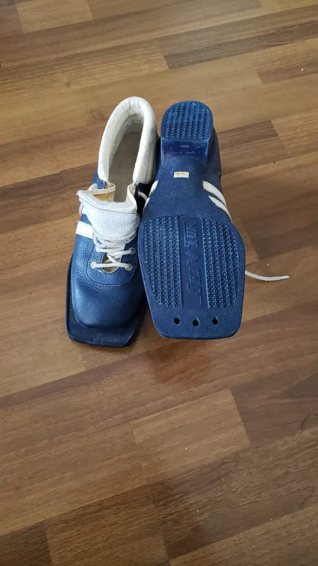 Vintage '80s Rossignol XC Ski Set - Length 180cm, Boot size 6.5 in Ski in Lethbridge - Image 5