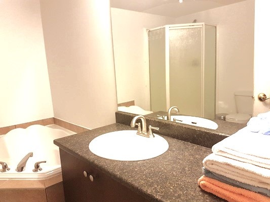 Big condo for sale in recent 4plex, just 2km from Downtown Mtl — photo 3