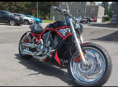 Harley Davidson 2003 100E Anniversaire full chrome modification fait de plus de $20000 42000 KM Dema...