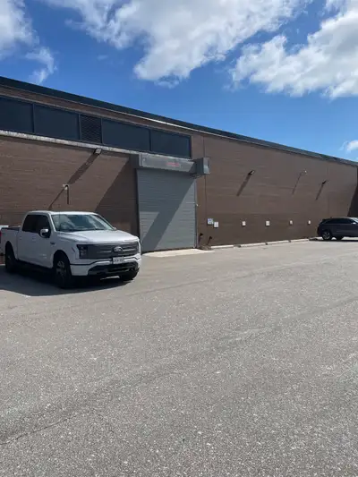 15000 sq ft of climate controlled warehouse space at Dixie and Dundas. Contract flexibility. Four ou...