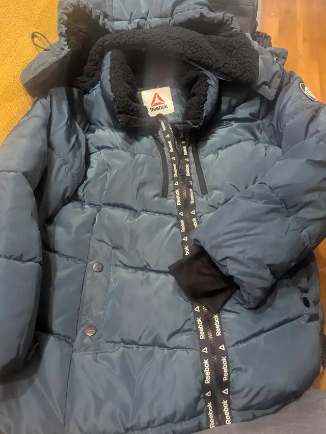 Reebok Women's winter jacket (xl) in Women's - Tops & Outerwear in Calgary - Image 5