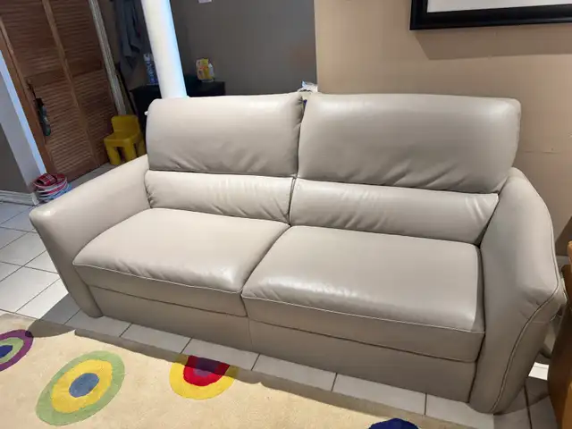 Natuzzi Editions Leather Sofa in Couches & Futons in Markham / York Region - Image 4