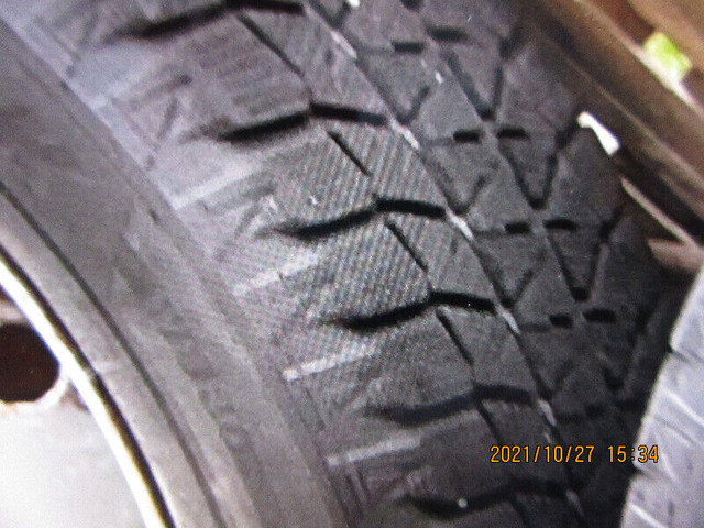 4 pneus d'hiver Bridgestone WS80 Blizzak 225/60/R16 presque neuf dans Pneus et jantes  à Laval/Rive Nord - Image 3