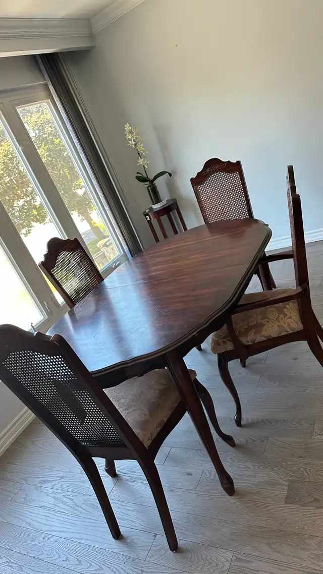 Vintage French Country Dining Set in Dining Tables & Sets in City of Toronto - Image 3