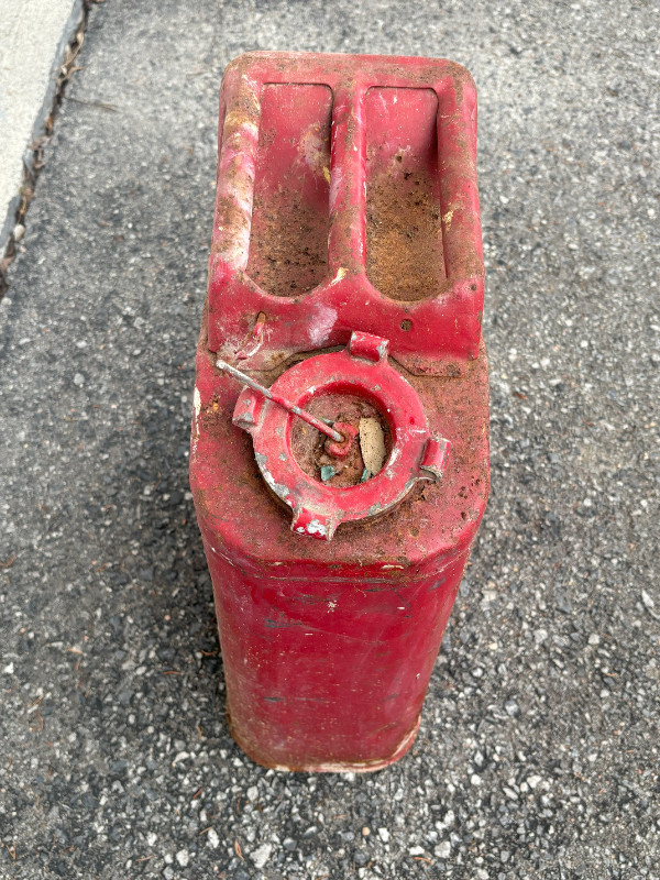 Vintage 1952 Nesco Military Metal Gas Can in Arts & Collectibles in Ottawa - Image 3