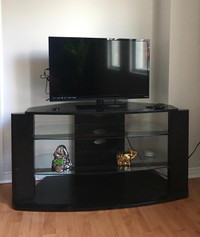 Vizio TV 32 Inch with stand and chromecast