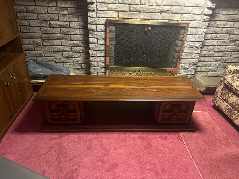 Solid wood table Other Tables City of Toronto Kijiji