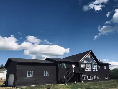 Beautiful Custom built home! Built in 2010. Nature inspired with T&G Natural Pine throughout, Natura...