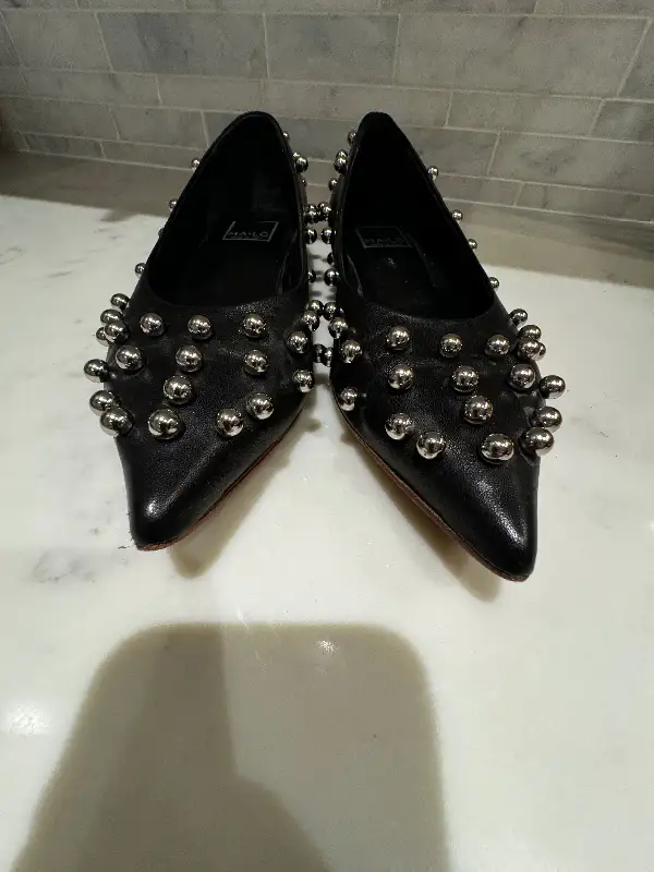 Women’s flat shoes in Women's - Shoes in City of Toronto - Image 2