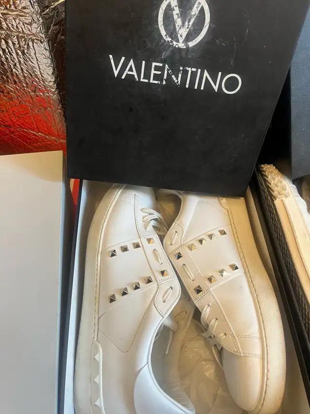 MEN'S DESIGNER GARAGE SALE, BURBERRY, GIUSEPPE, VALENTINO in Men's Shoes in City of Toronto - Image 8
