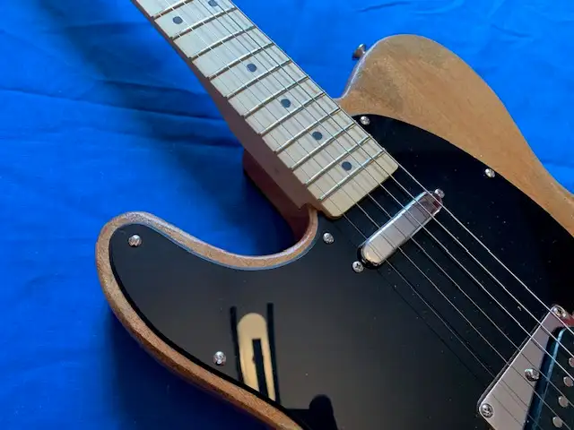 1   Fender Squier Telecaster Road Worn Lefty in Guitars in Ottawa - Image 7