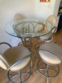 Dining room table + 4 chairs