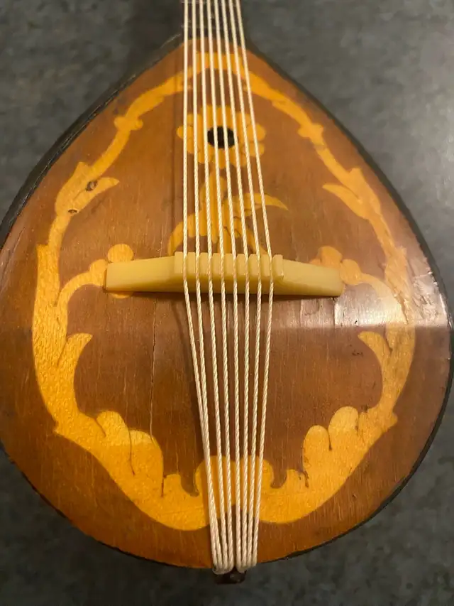 vintage Italy 10” mandolin music box. in Other in Markham / York Region - Image 6