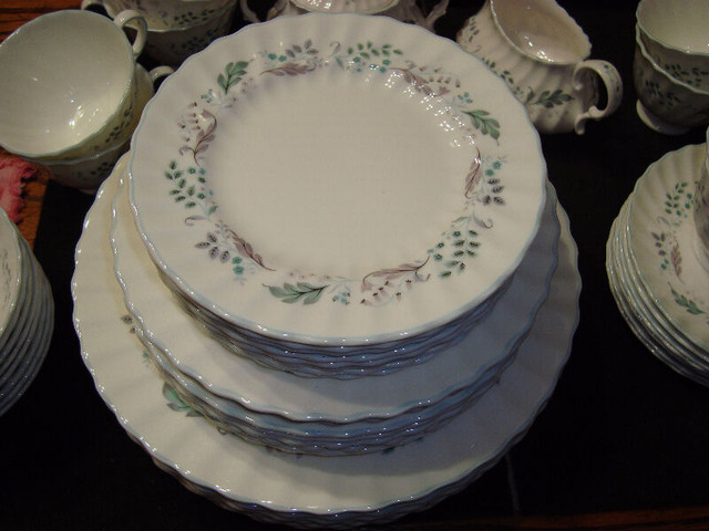 VINTAGE CIRCA 1950 QUALITY ROYAL DOULTON CHINA SERVICE FOR 8 in Kitchen & Dining Wares in Norfolk County