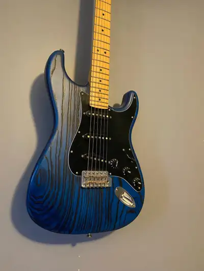 Fender Limited Edition US Stratocaster , View more