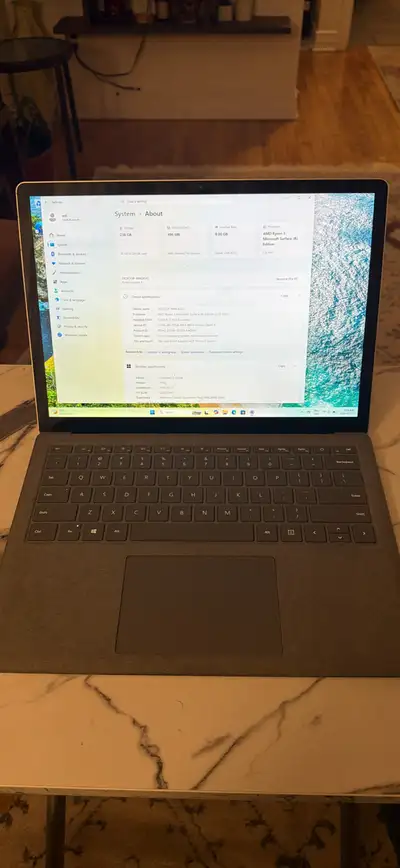 Surface Laptop 4 Model 1958 en excellent état. Très rapide et fluide pour études, télétravail, web,...