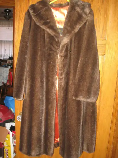 Manteau d'hiver Sirbain + chapeau - Fausse fourrure, View more