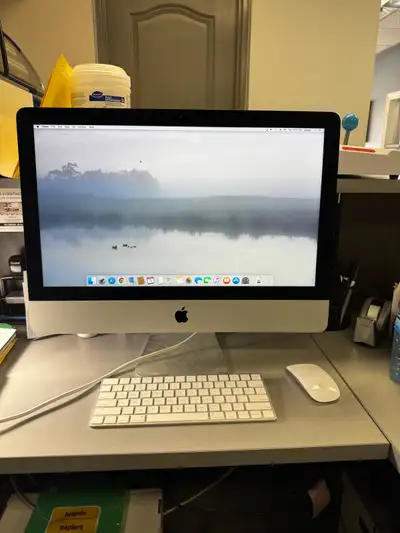 Selling my pre-owned 2013 iMac, equipped with a 2.9 GHz Intel Core i5 processor, 8 GB of 1600 MHz DD...