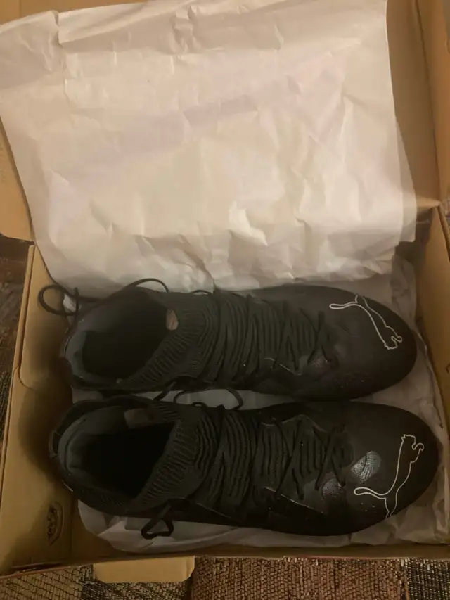 Puma Soccer Cleats Size 8 $65 obo in Soccer in Ottawa - Image 2