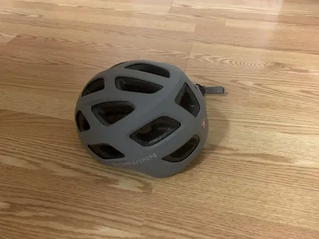Schwinn Helmet Bike Cap Bicycle Helmet Size 54-59 cm - $20 in Kids in Ottawa - Image 3