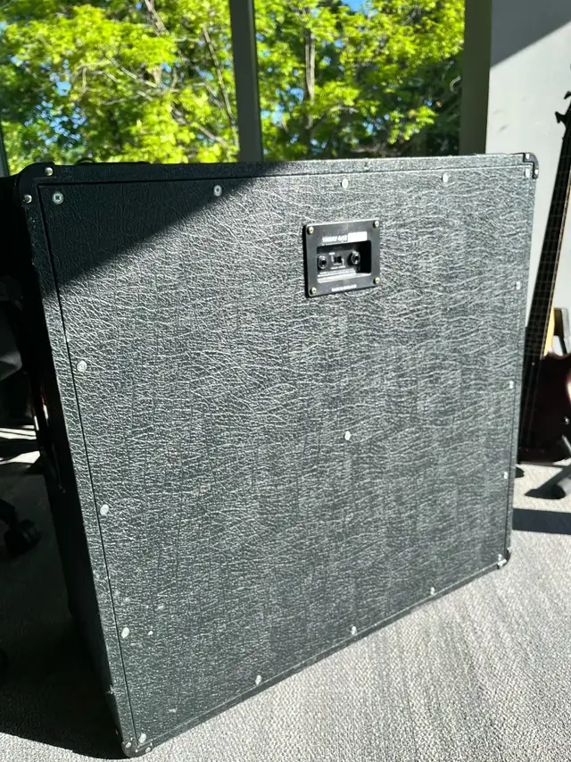 Marshall 1960 AV vintage cabinet in Amps & Pedals in Mississauga / Peel Region - Image 3