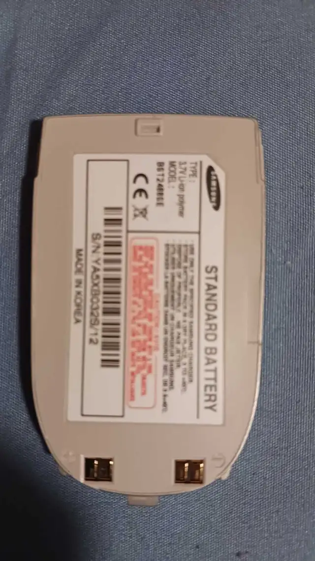 Samsung Flip Phone in Cell Phones in Vancouver - Image 4