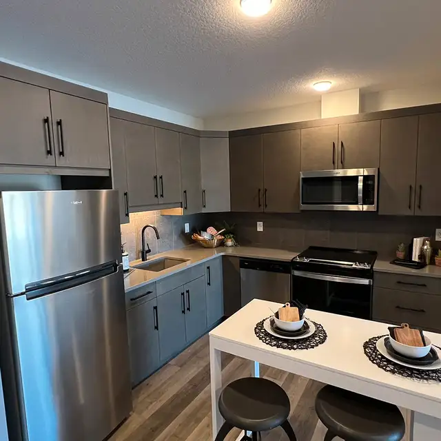 Beautiful New Kitchen,Quartz Countertop - Receive 8 500$ Bonus in Cabinets & Countertops in Calgary - Image 3