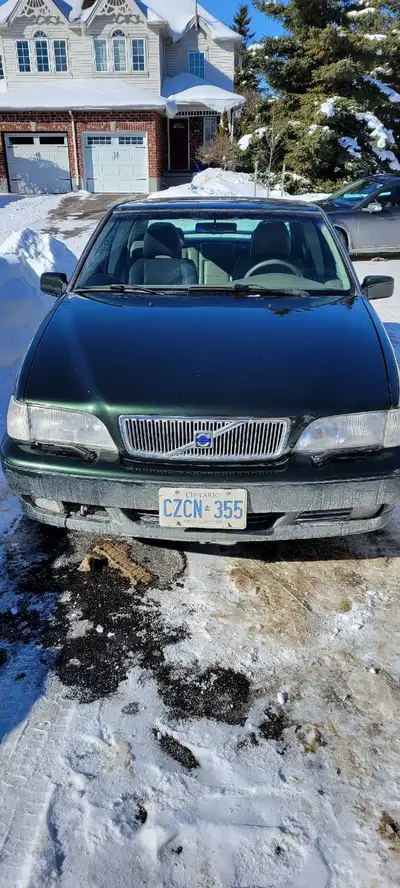 Great shape - NO exterior rust Solid underneath. Rockers solid 235k kilometers 2.4 LPT engine, great...