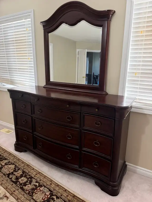 dresser solid wood in Dressers & Wardrobes in Mississauga / Peel Region - Image 2