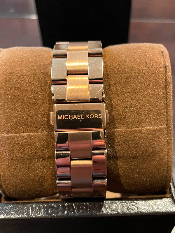 Micheal Kors Women’s watch in Jewellery & Watches in City of Toronto - Image 4