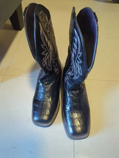 New  Boots with box, View more