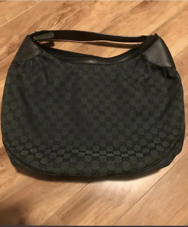 Gucci Bag in Women's - Bags & Wallets in Markham / York Region - Image 3