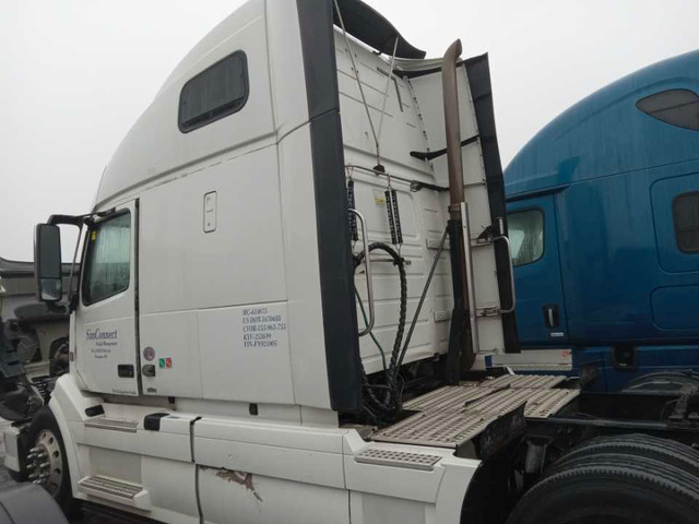 2015 Volvo D13-670 Truck in Heavy Trucks in Cambridge - Image 3