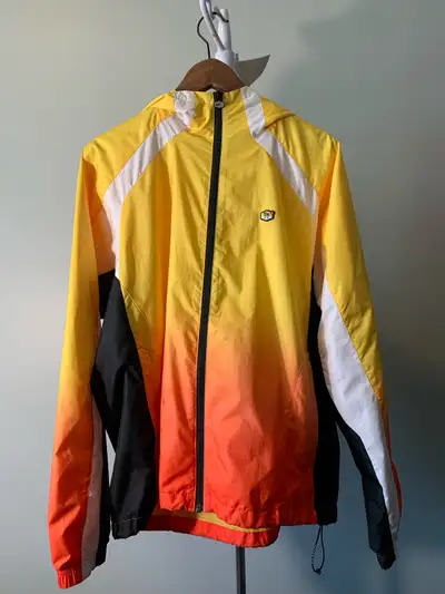Men’s Nike TN Jacket size medium Pick up in Etobicoke or Mississauga. Shipping available