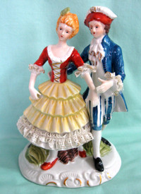 FIGURINE en PORCELAINE COUPLE COLONIAL COUPLE HDPTD. FIGURINE