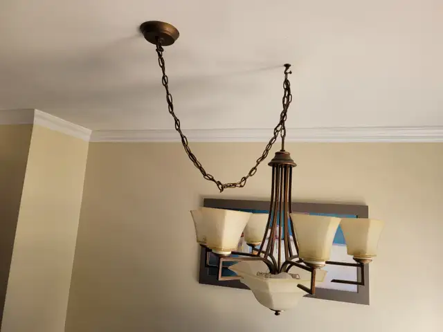 Chandelier in Indoor Lighting & Fans in City of Montréal - Image 3