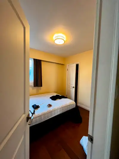 1 BED WITH PRIVATE BATH: JULY-AUGUST SUBLET