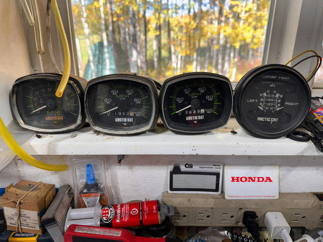 New vintage Arctic gauges in Snowmobiles in St. Albert - Image 2
